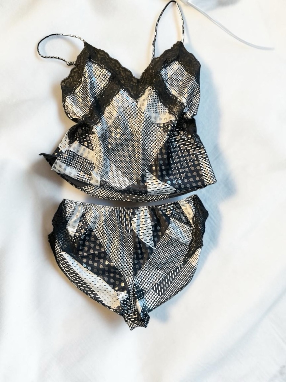 Victoria’s‎ Secret Satin Sleepwear Set Medium Lace Cami Shorts Patchwork